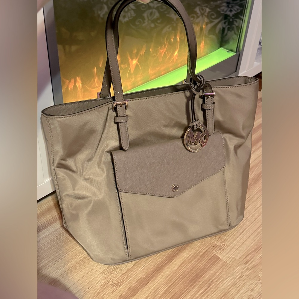 ❌❌ SOLD- NEW Michael Kors taupe gray extra large bag nylon metal satin beautiful